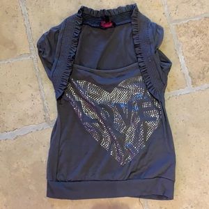 A cute gray top in the brand annabelle